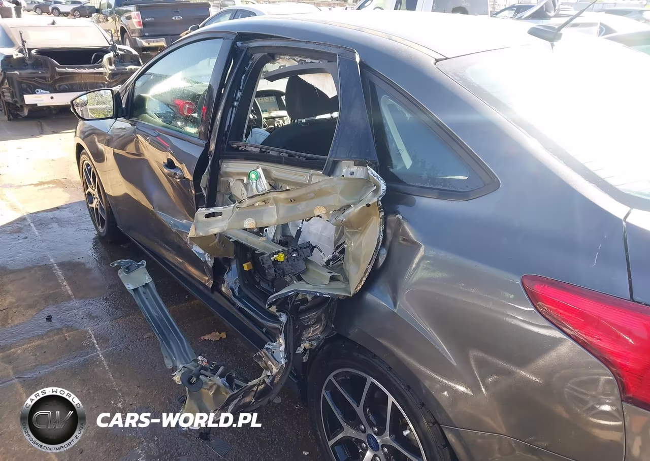 2017 Ford Focus Sel VIN:1FADP3H22HL297891 - 6