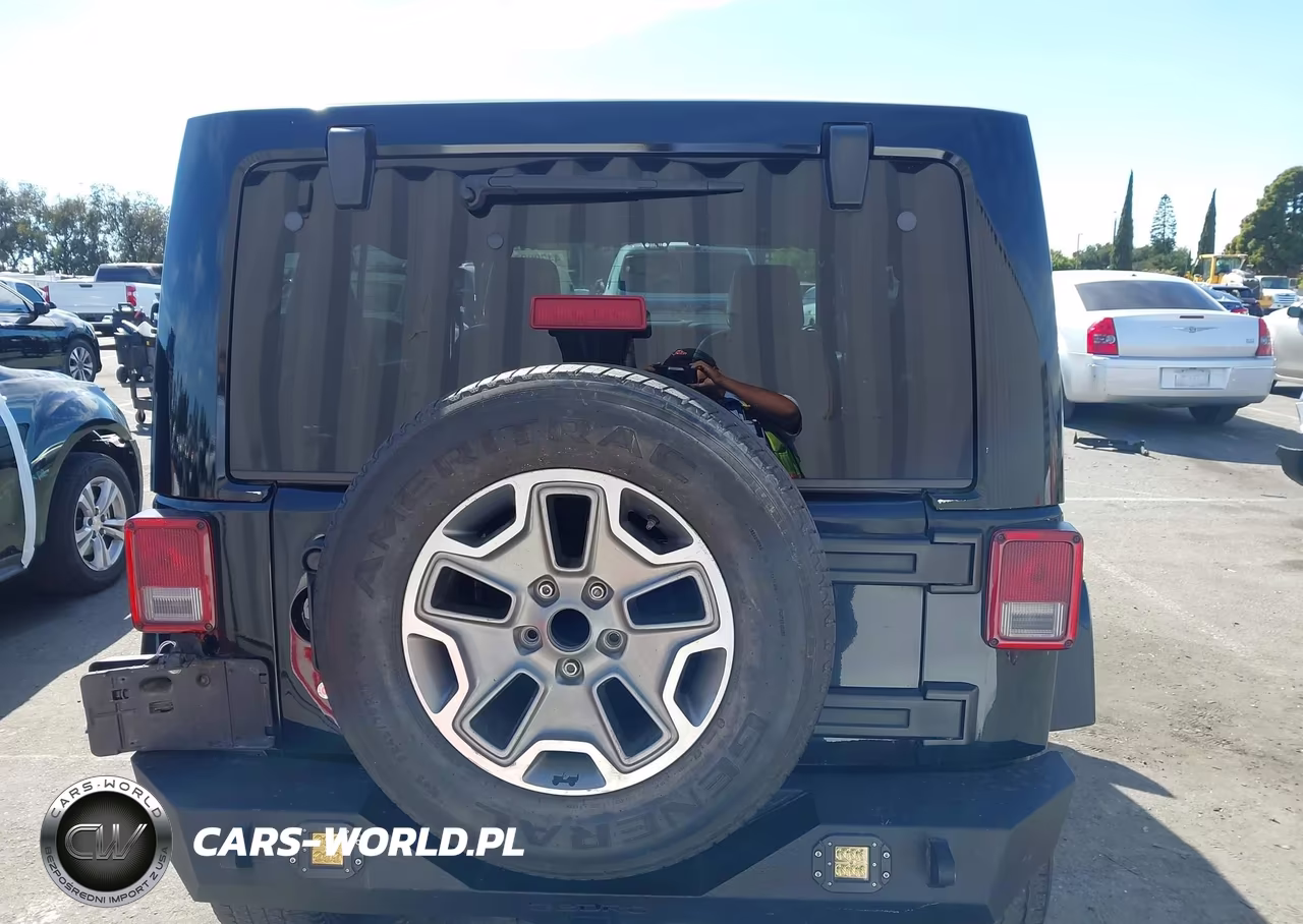 2015 Jeep Wrangler Unlimited Rubicon VIN:1C4BJWFG5FL538116 - 17