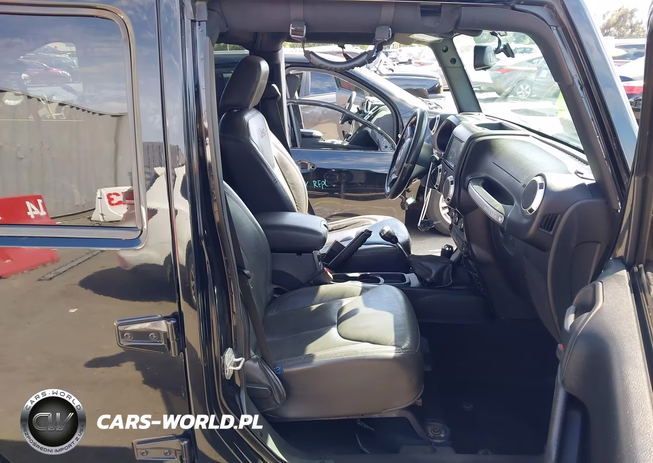 2015 Jeep Wrangler Unlimited Rubicon VIN:1C4BJWFG5FL538116 - 5