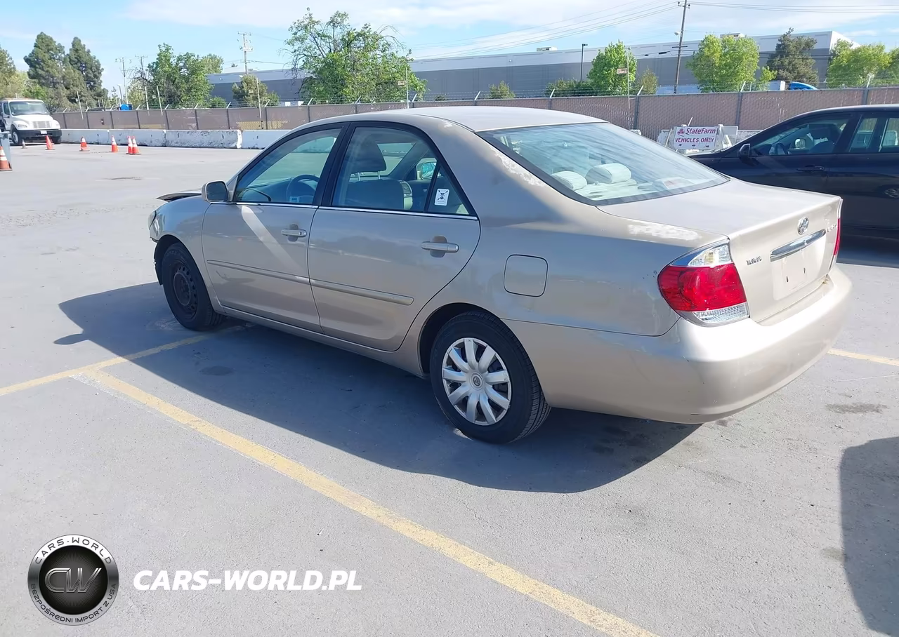 2005 Toyota Camry Le VIN:4T1BE30K05U503312 - 3