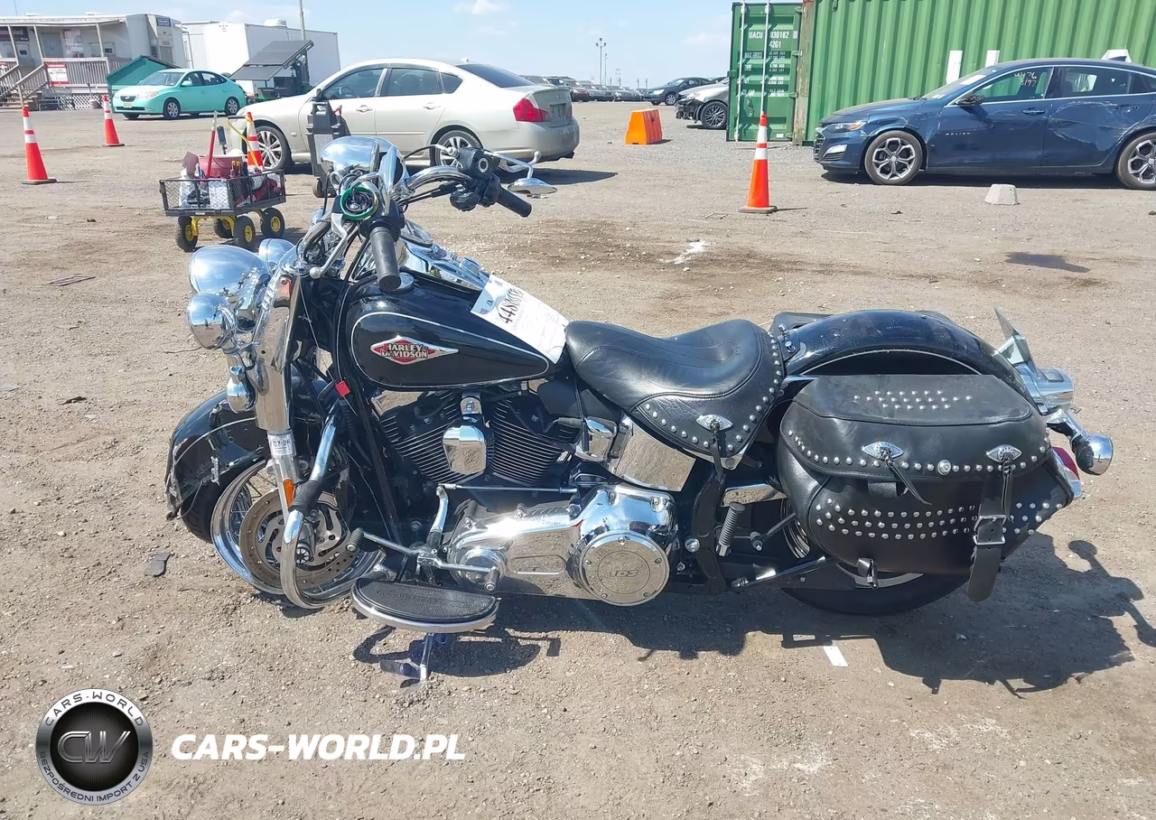 2013 Harley-Davidson Flstc Heritage Softail Classic VIN:1HD1BWV17DB047778 - 13