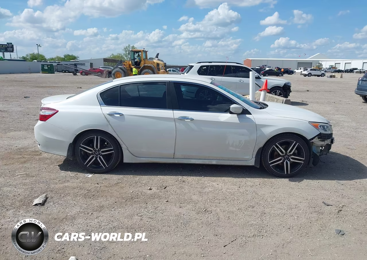 2017 Honda Accord Sport VIN:1HGCR2F51HA005751 - 13