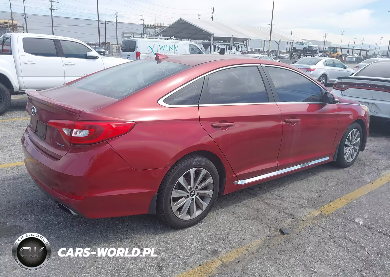 2016 Hyundai Sonata Sport VIN:5NPE34AF6GH342704 - 4
