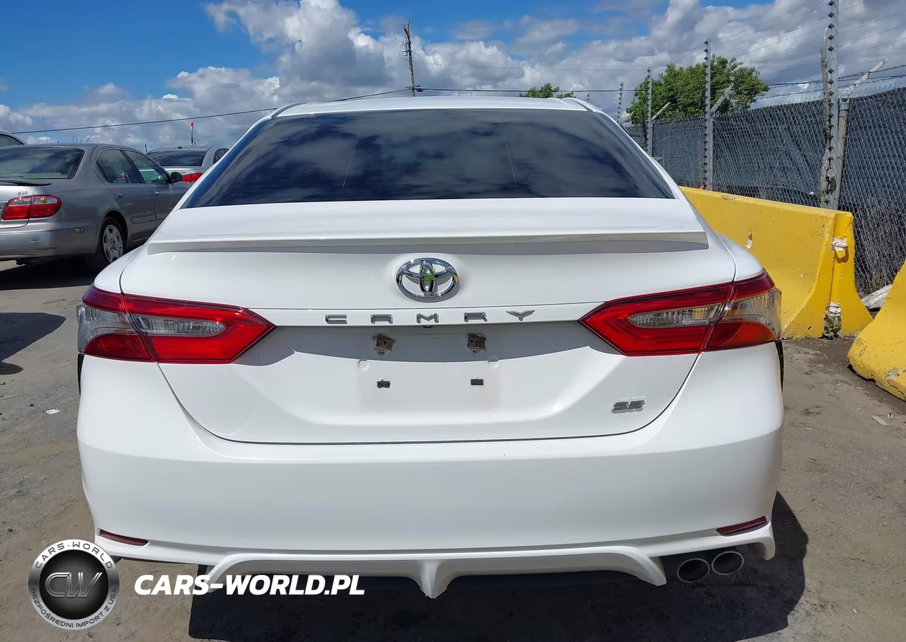 2018 Toyota Camry Se VIN:4T1B11HK0JU122932 - 17