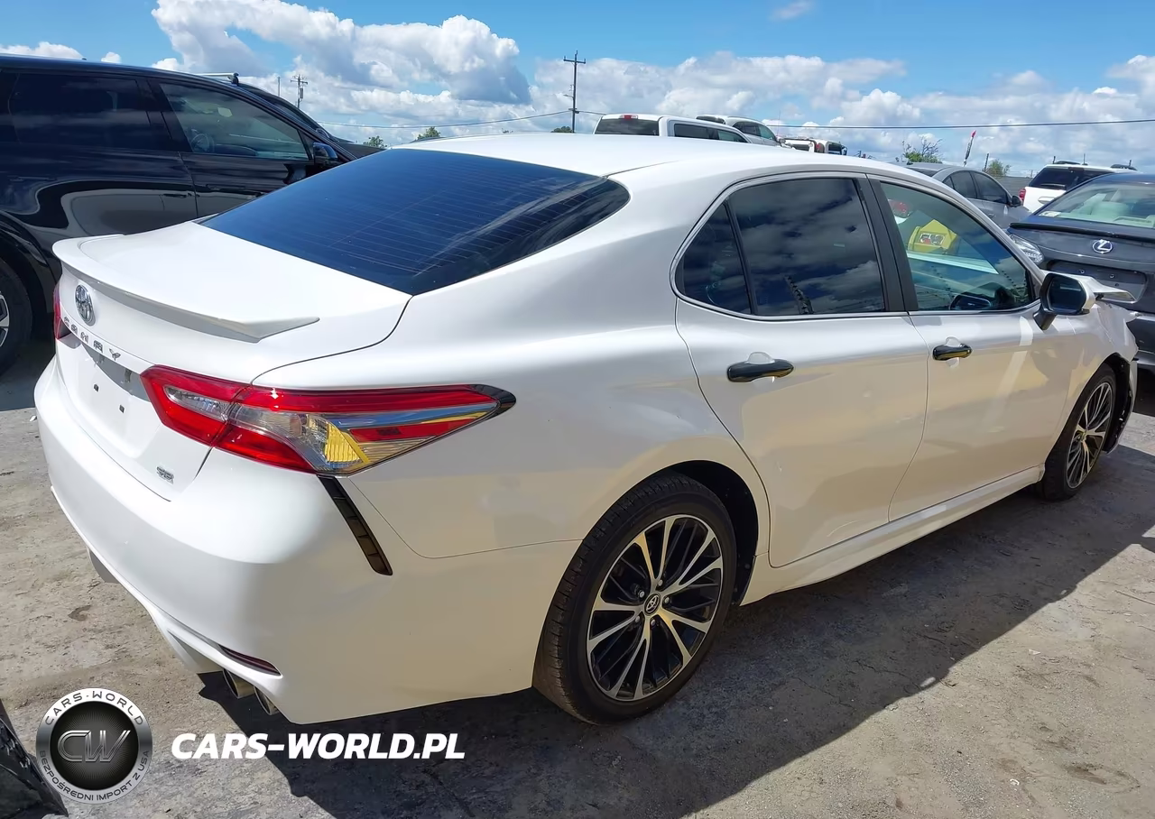 2018 Toyota Camry Se VIN:4T1B11HK0JU122932 - 4