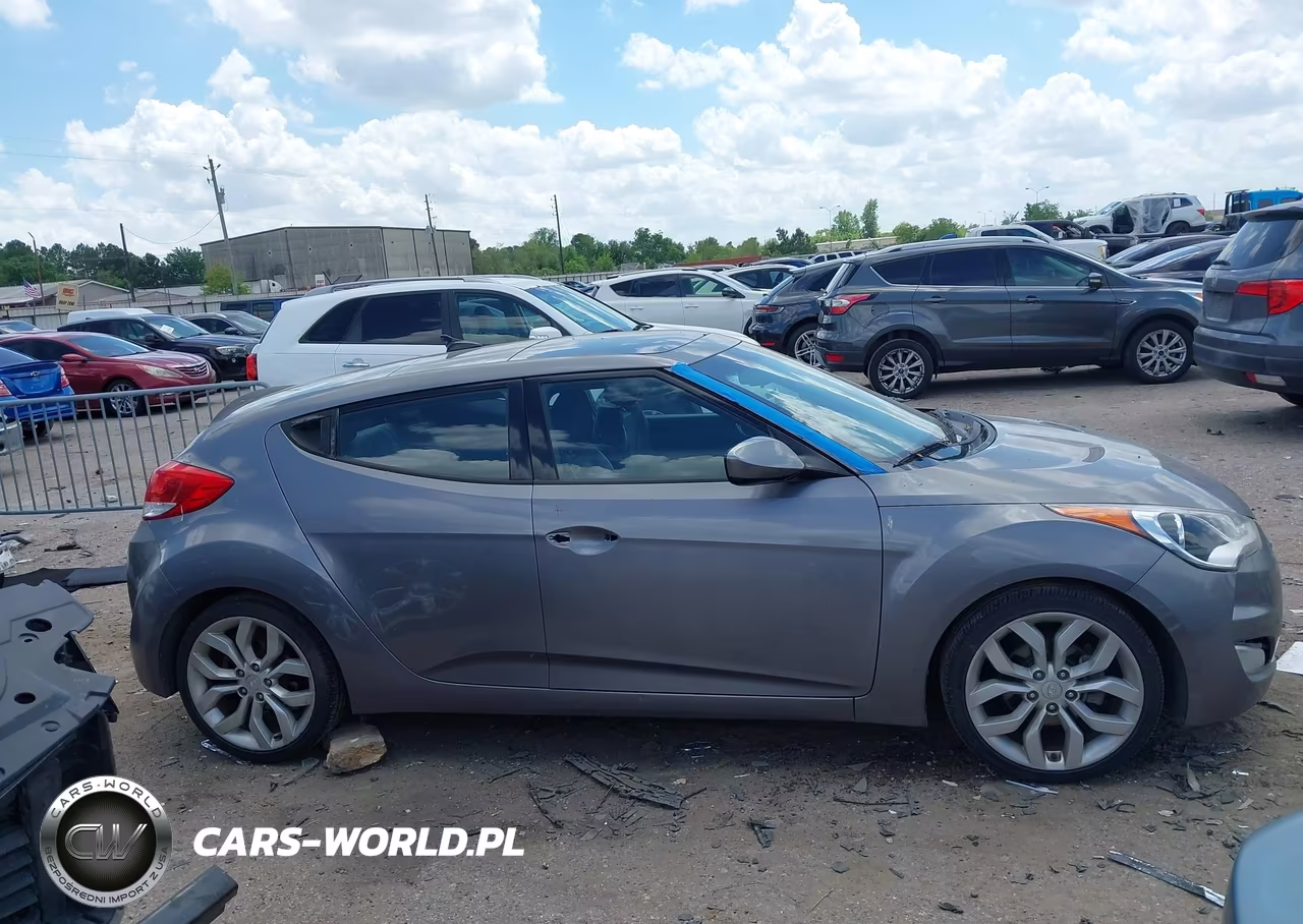 2015 Hyundai Veloster VIN:KMHTC6AD9FU240301 - 13