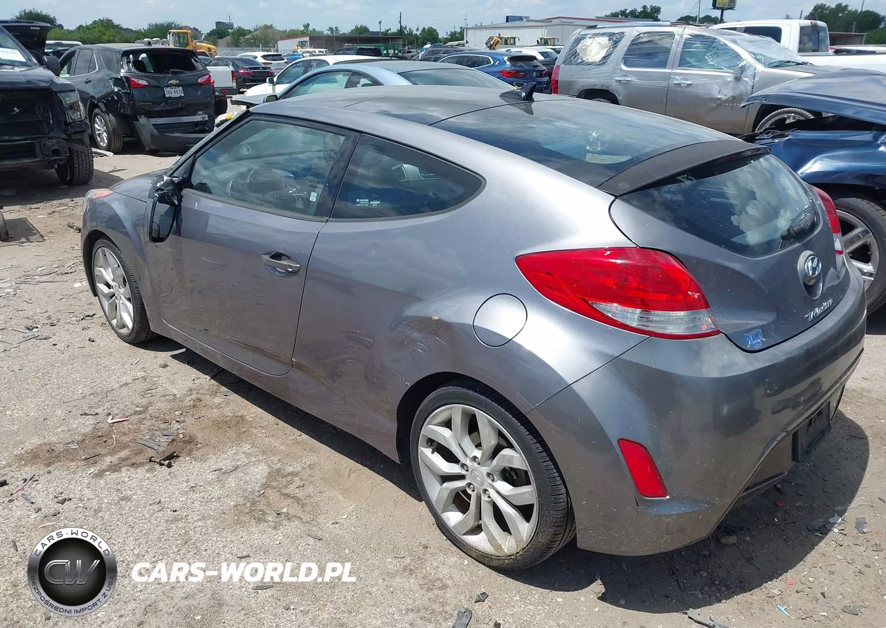 2015 Hyundai Veloster VIN:KMHTC6AD9FU240301 - 3