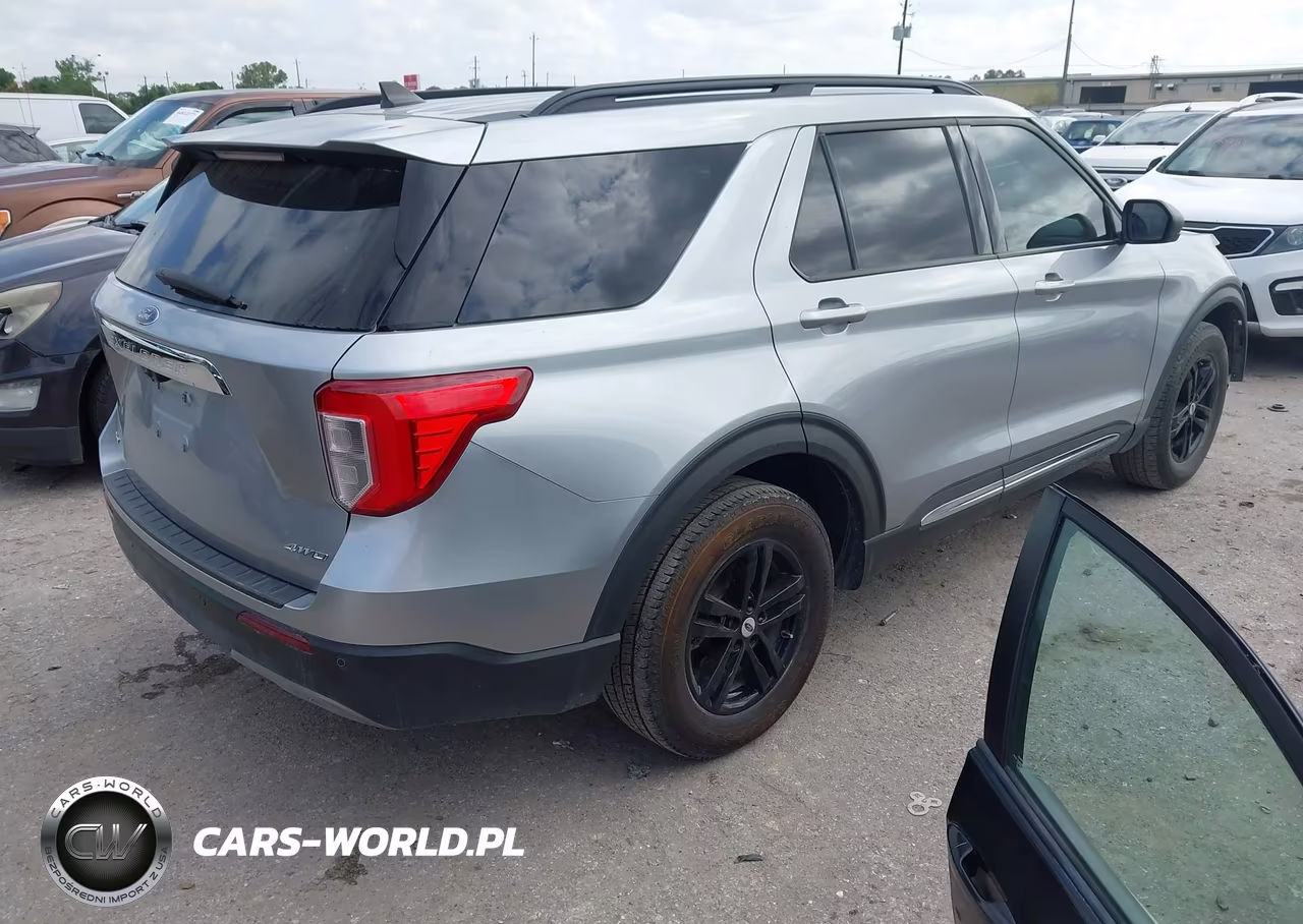 2022 Ford Explorer Xlt VIN:1FMSK8DH2NGB47562 - 4