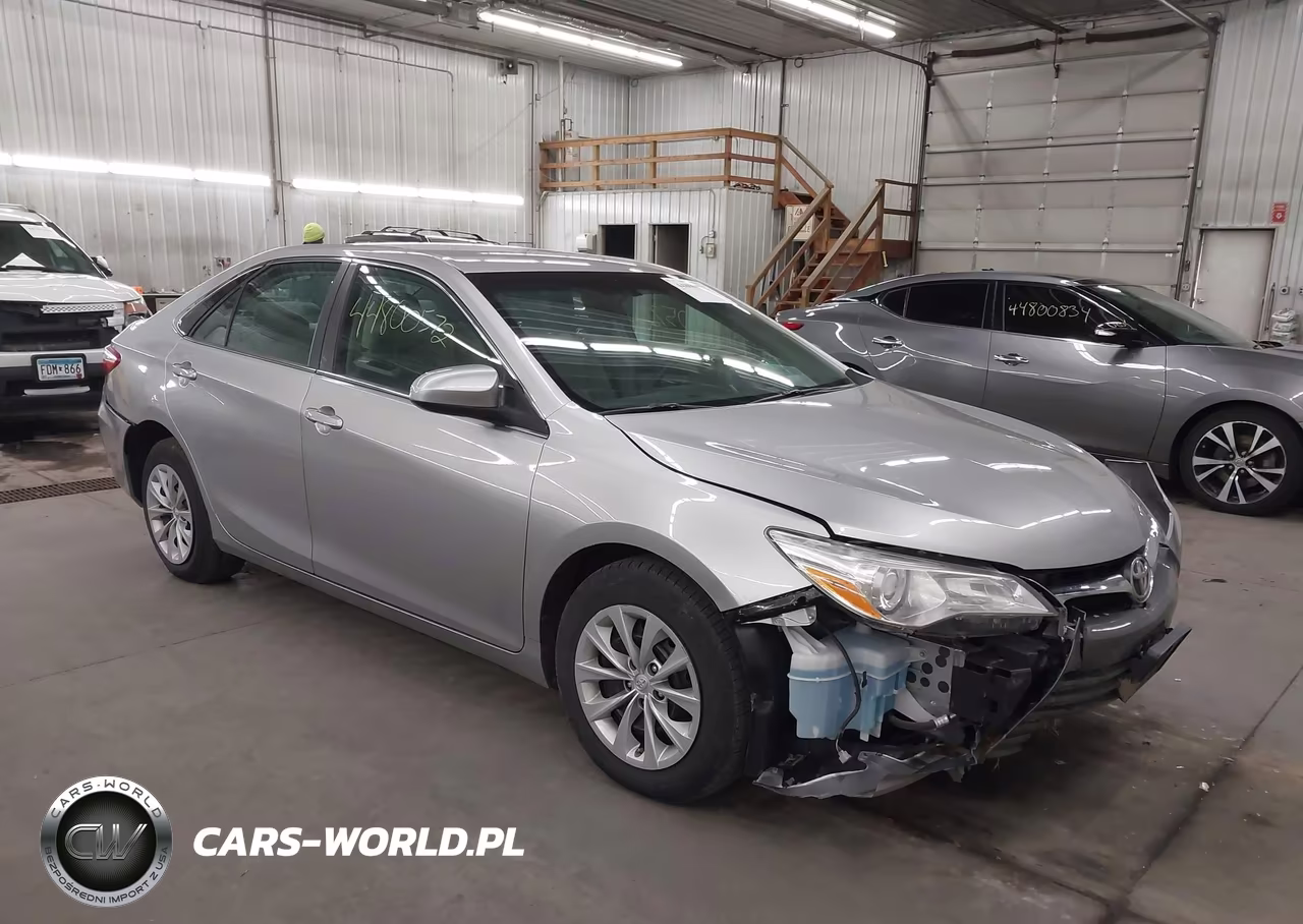 2015 Toyota Camry Le – zdjęcie 1 z 17