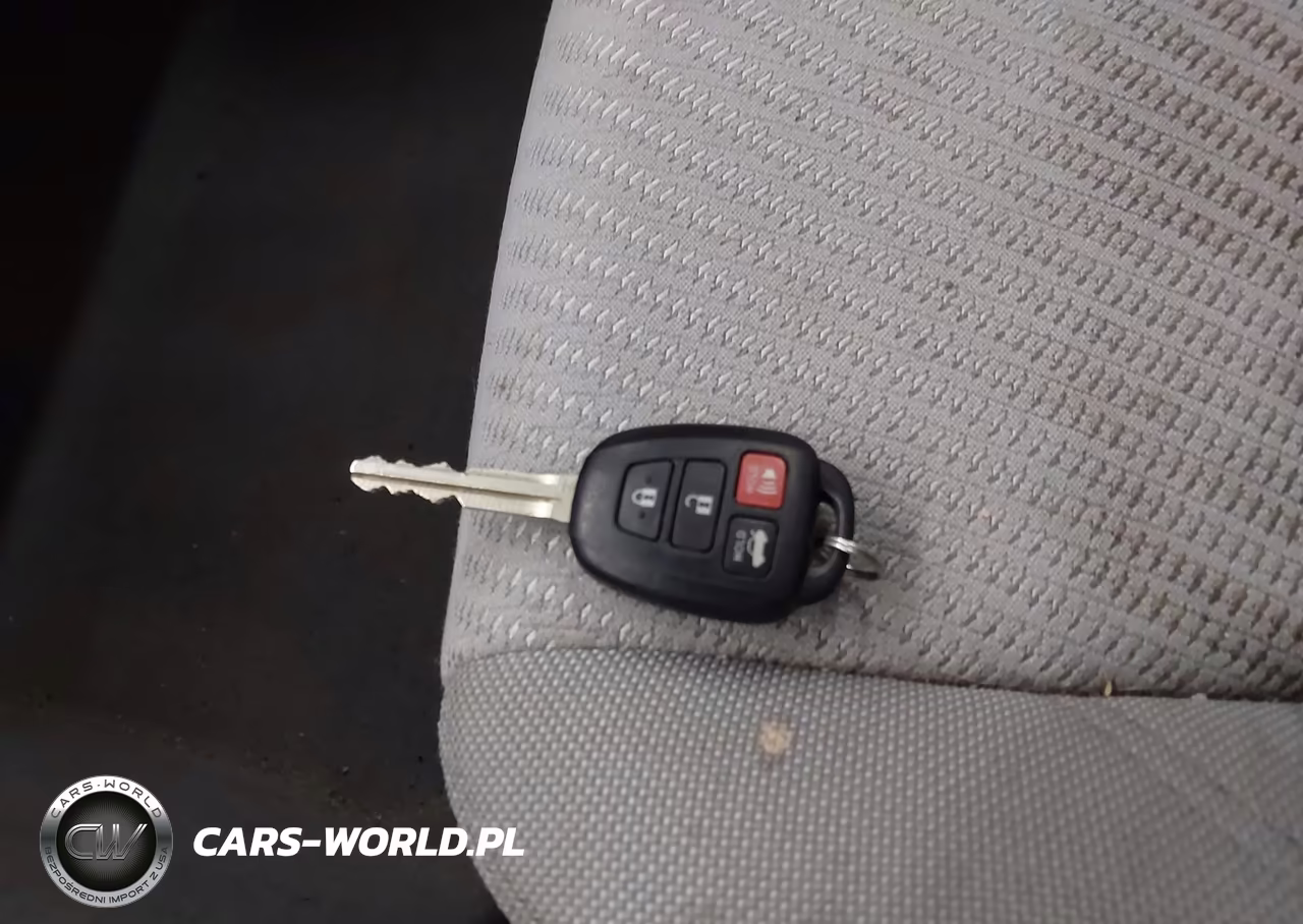 2015 Toyota Camry Le VIN:4T4BF1FKXFR501597 - 11