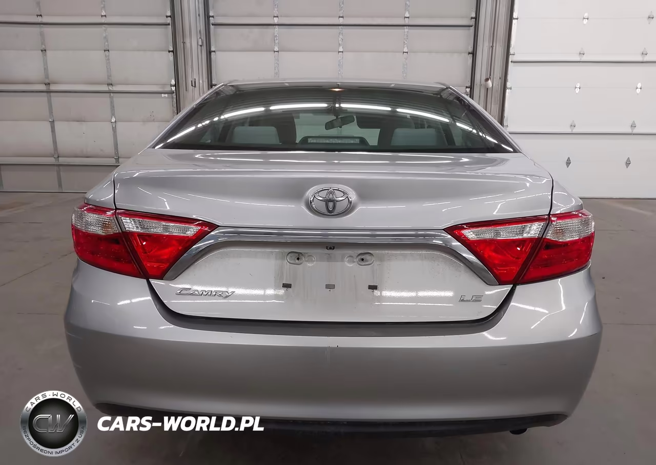 2015 Toyota Camry Le VIN:4T4BF1FKXFR501597 - 17