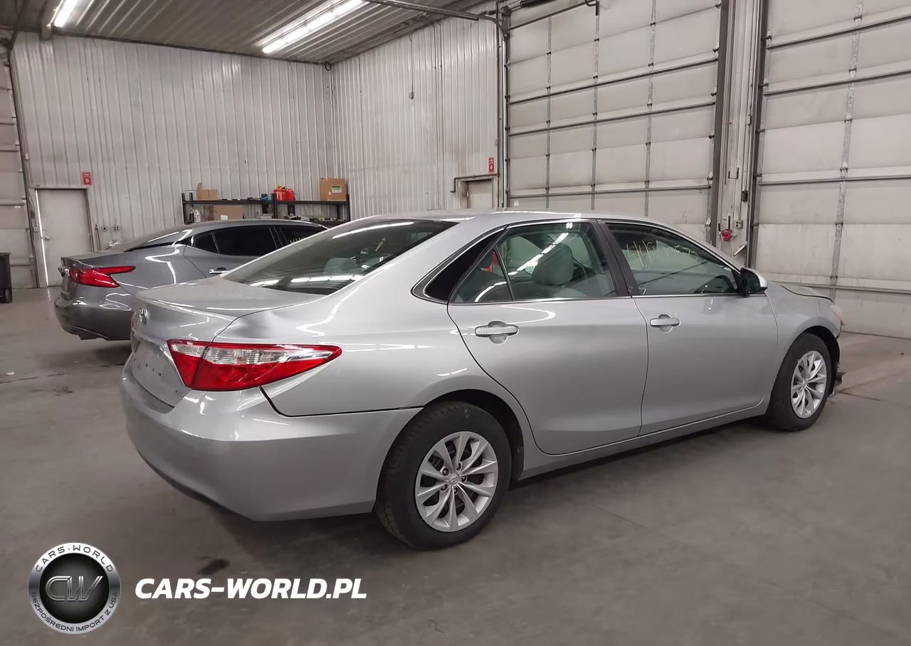 2015 Toyota Camry Le VIN:4T4BF1FKXFR501597 - 4