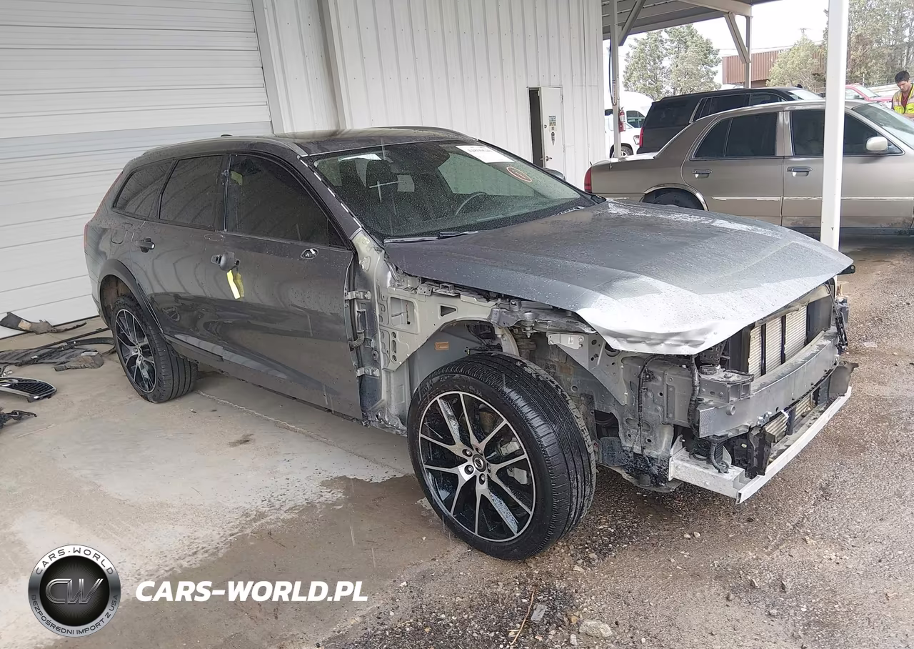2019 Volvo V90 Cross Country T6