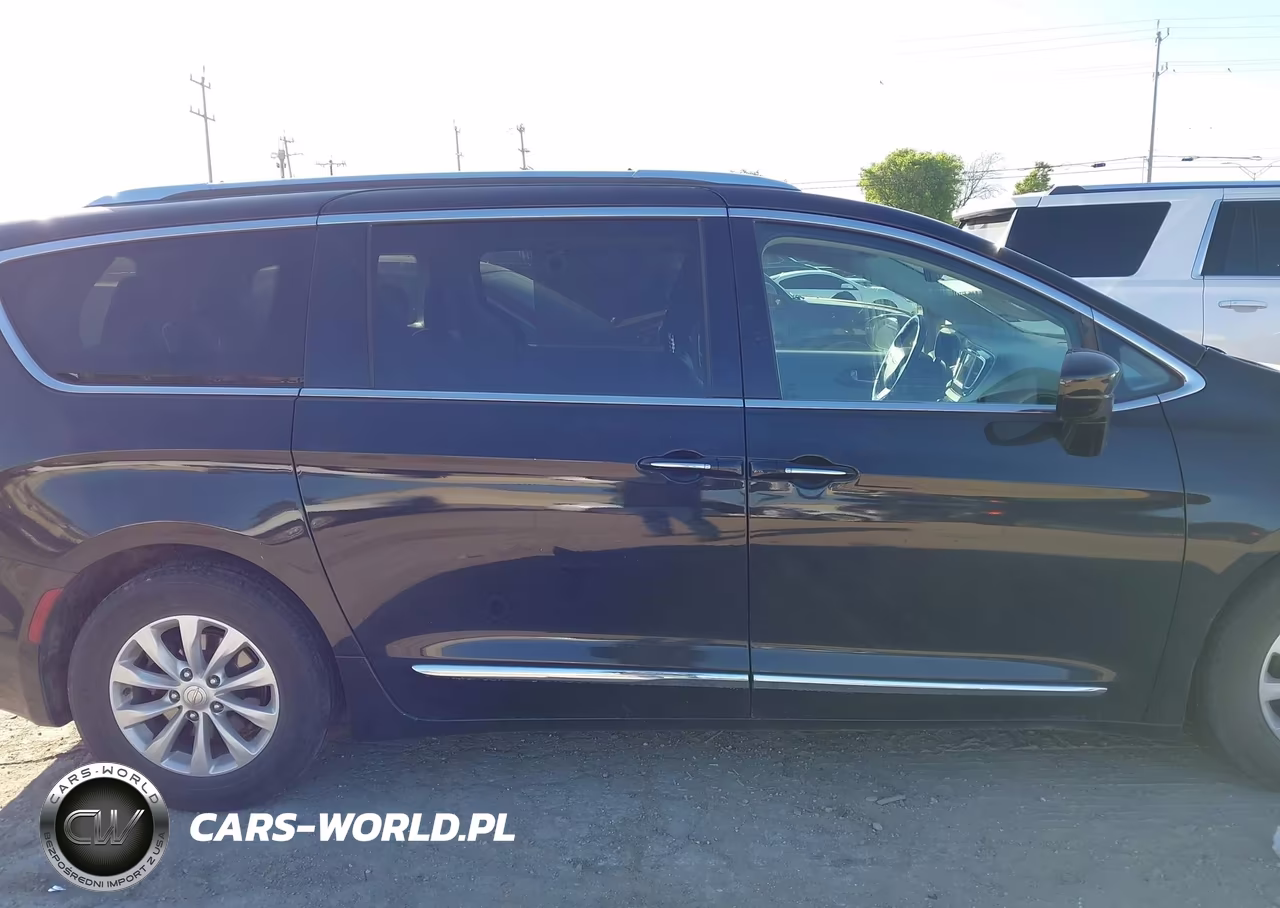 2018 Chrysler Pacifica Touring L VIN:2C4RC1BG1JR278119 - 13