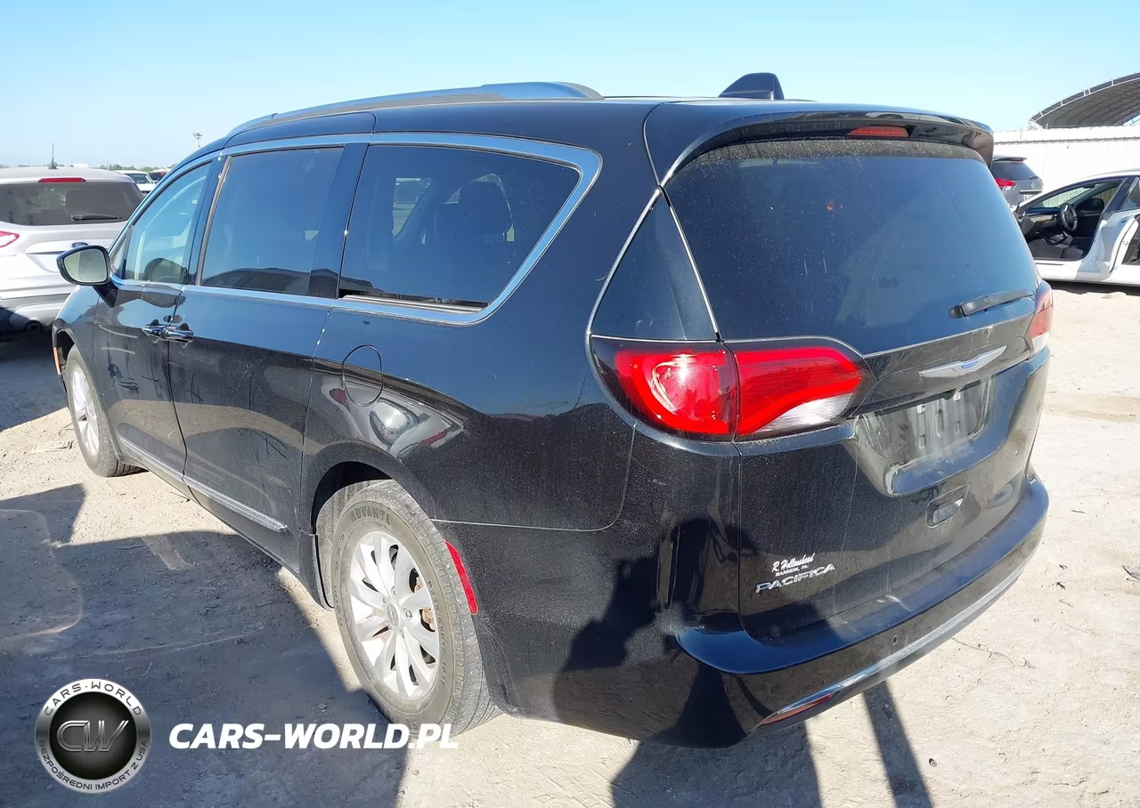 2018 Chrysler Pacifica Touring L VIN:2C4RC1BG1JR278119 - 3