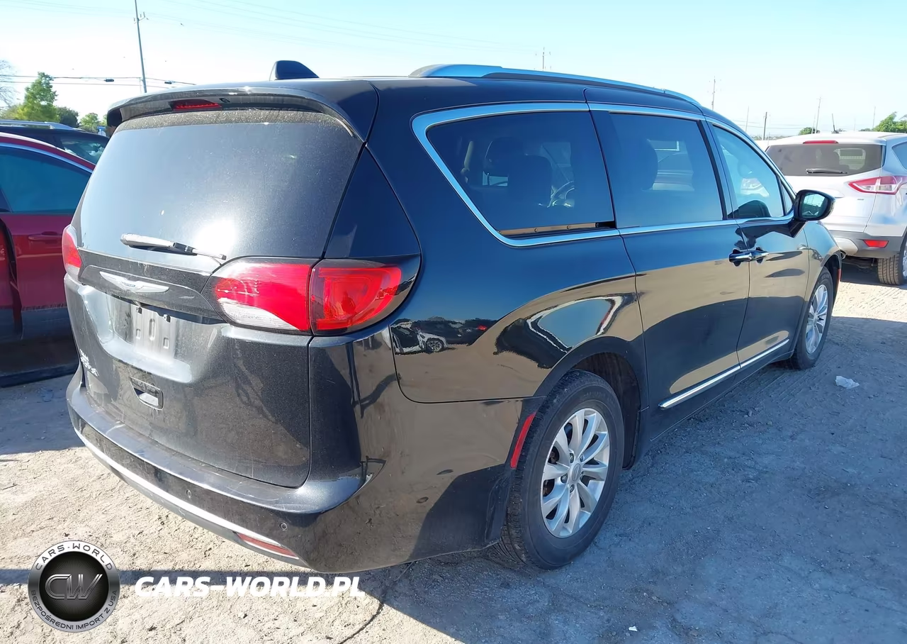 2018 Chrysler Pacifica Touring L VIN:2C4RC1BG1JR278119 - 4