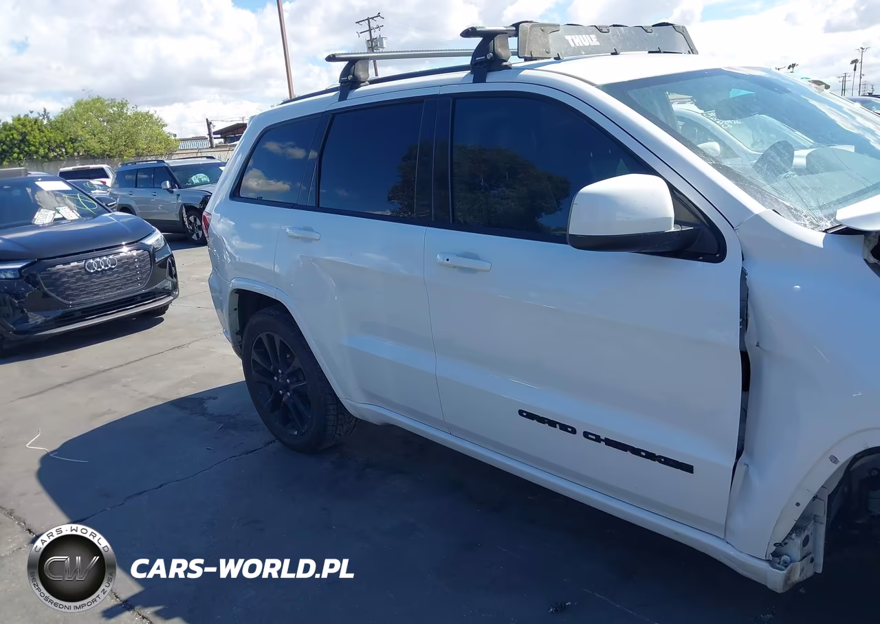 2019 Jeep Grand Cherokee Altitude 4X2 VIN:1C4RJEAGXKC858199 - 13