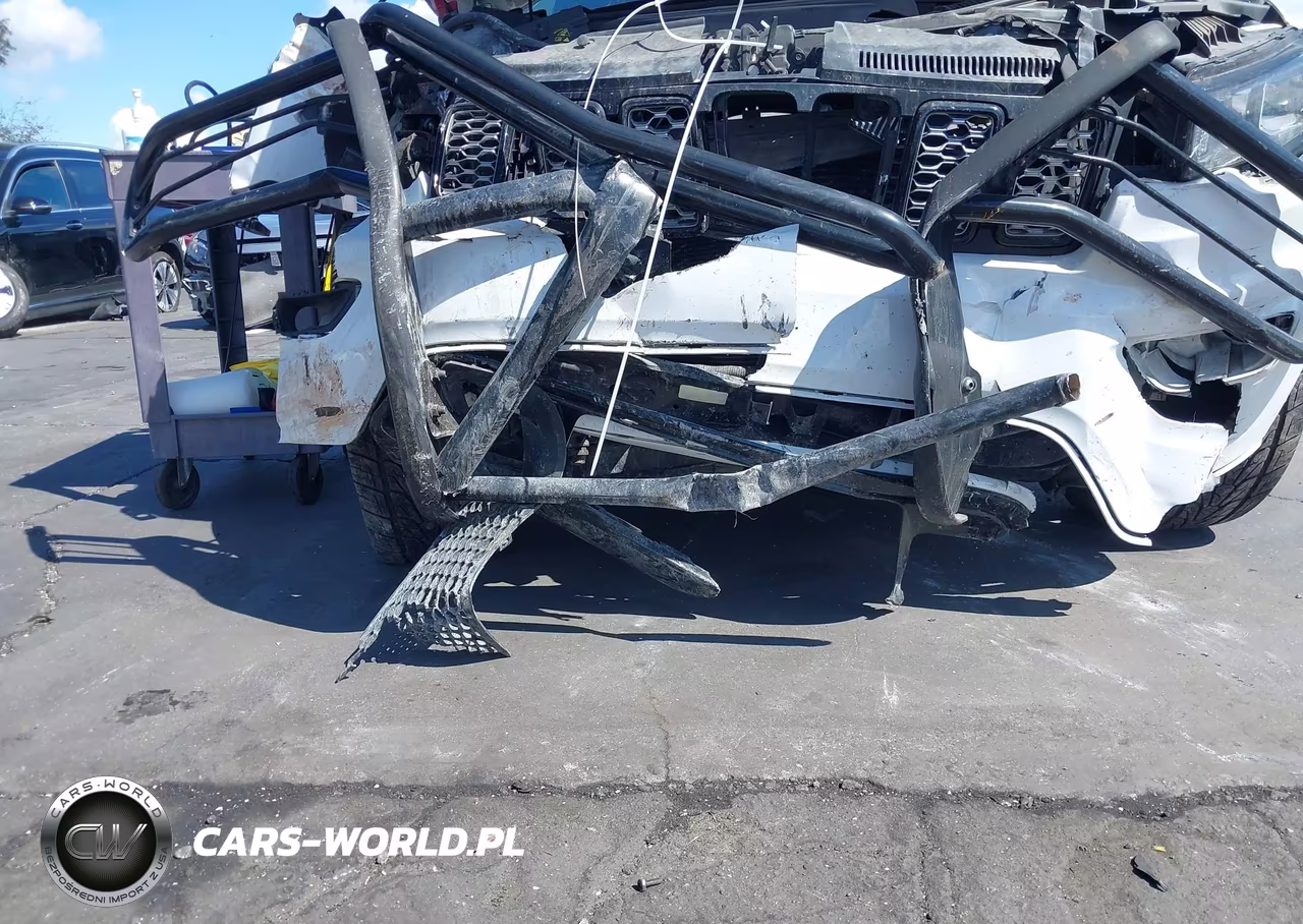 2019 Jeep Grand Cherokee Altitude 4X2 VIN:1C4RJEAGXKC858199 - 17