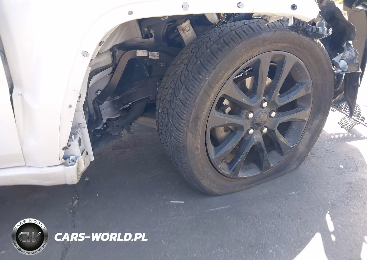 2019 Jeep Grand Cherokee Altitude 4X2 VIN:1C4RJEAGXKC858199 - 19