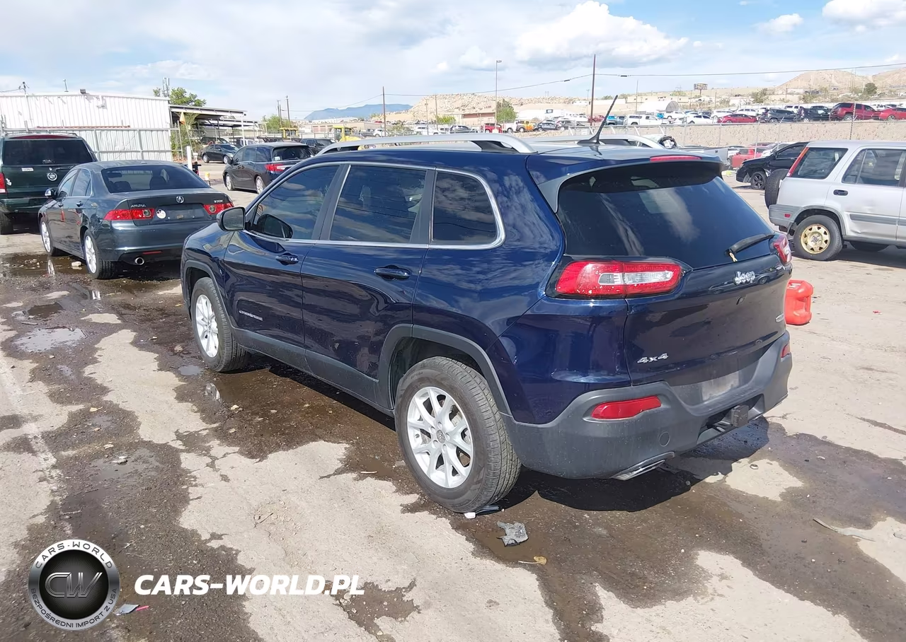 2015 Jeep Cherokee Latitude VIN:1C4PJMCS9FW545877 - 3