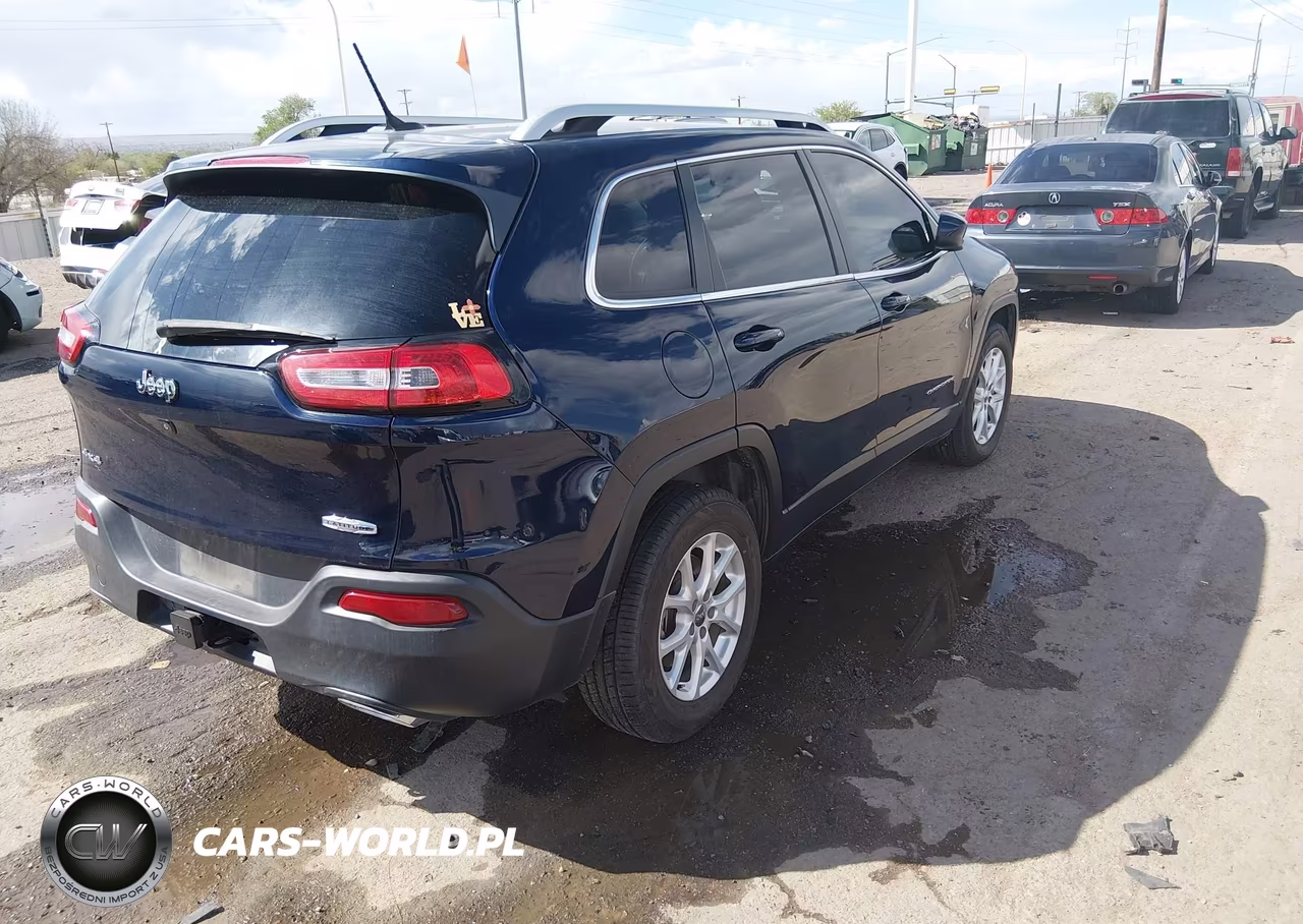 2015 Jeep Cherokee Latitude VIN:1C4PJMCS9FW545877 - 4