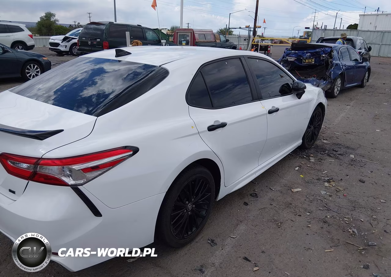 2020 Toyota Camry Se Nightshade Edition VIN:4T1G11AK6LU400591 - 17