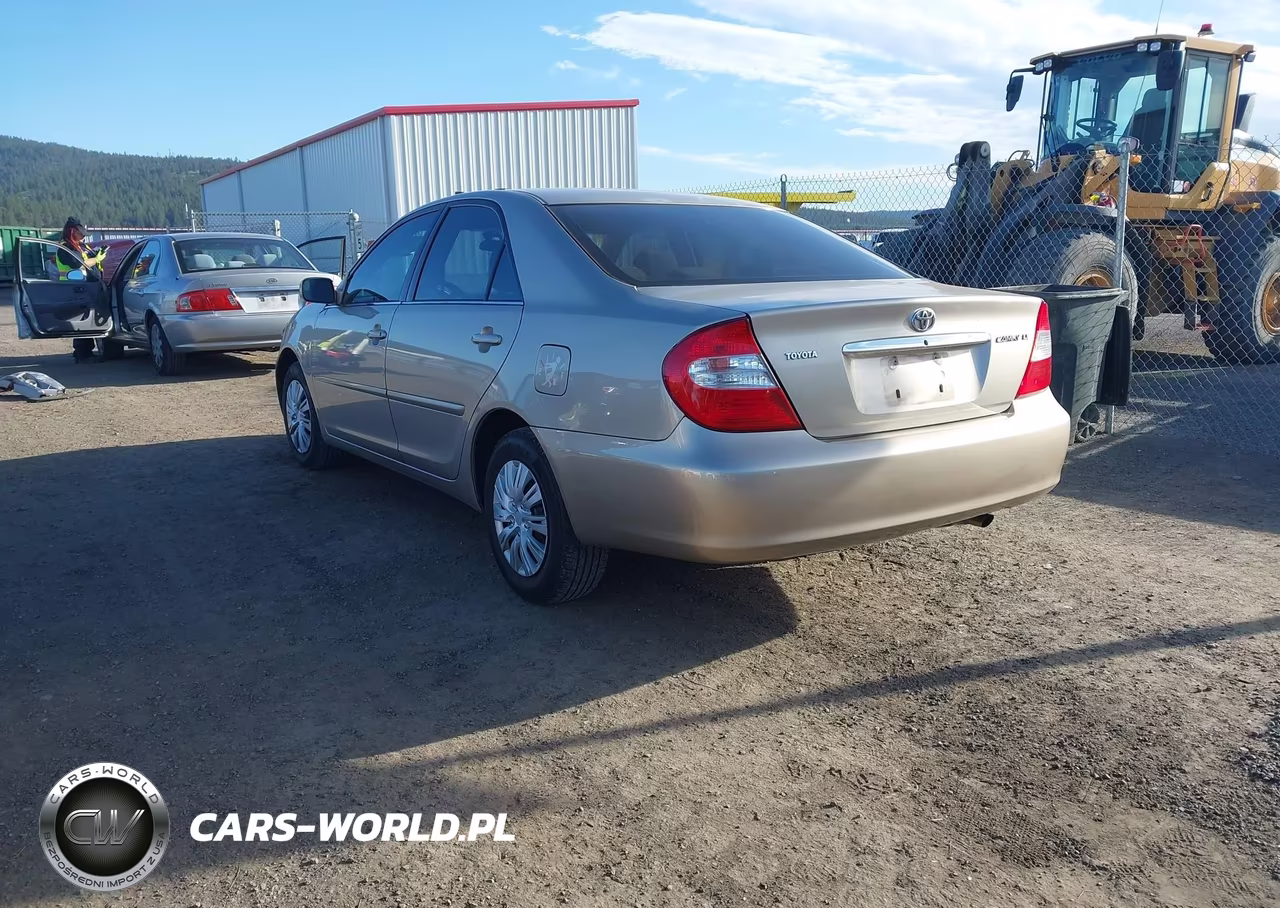 2005 Toyota Camry Le VIN:4T1BE32K15U522299 - 3