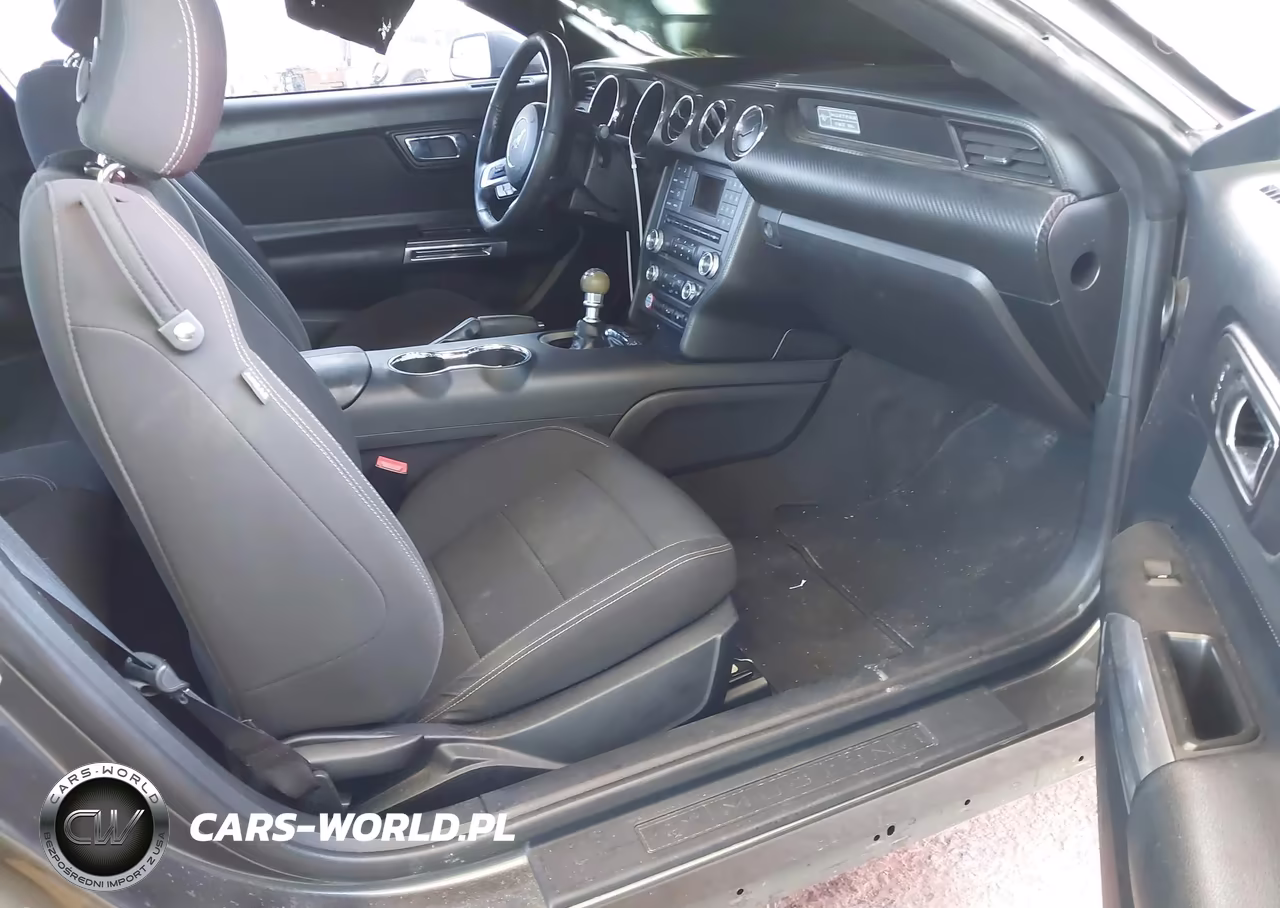 2016 Ford Mustang V6 VIN:1FA6P8AM5G5206715 - 5