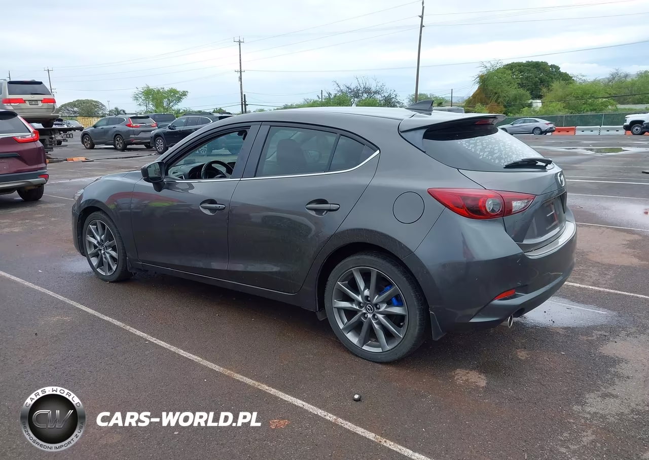 2018 Mazda Mazda3 Grand Touring VIN:3MZBN1M38JM192347 - 3