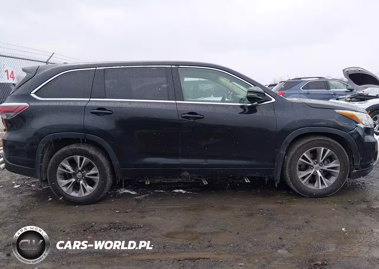 2015 Toyota Highlander Le Plus V6 VIN:5TDBKRFH3FS131286 - 13