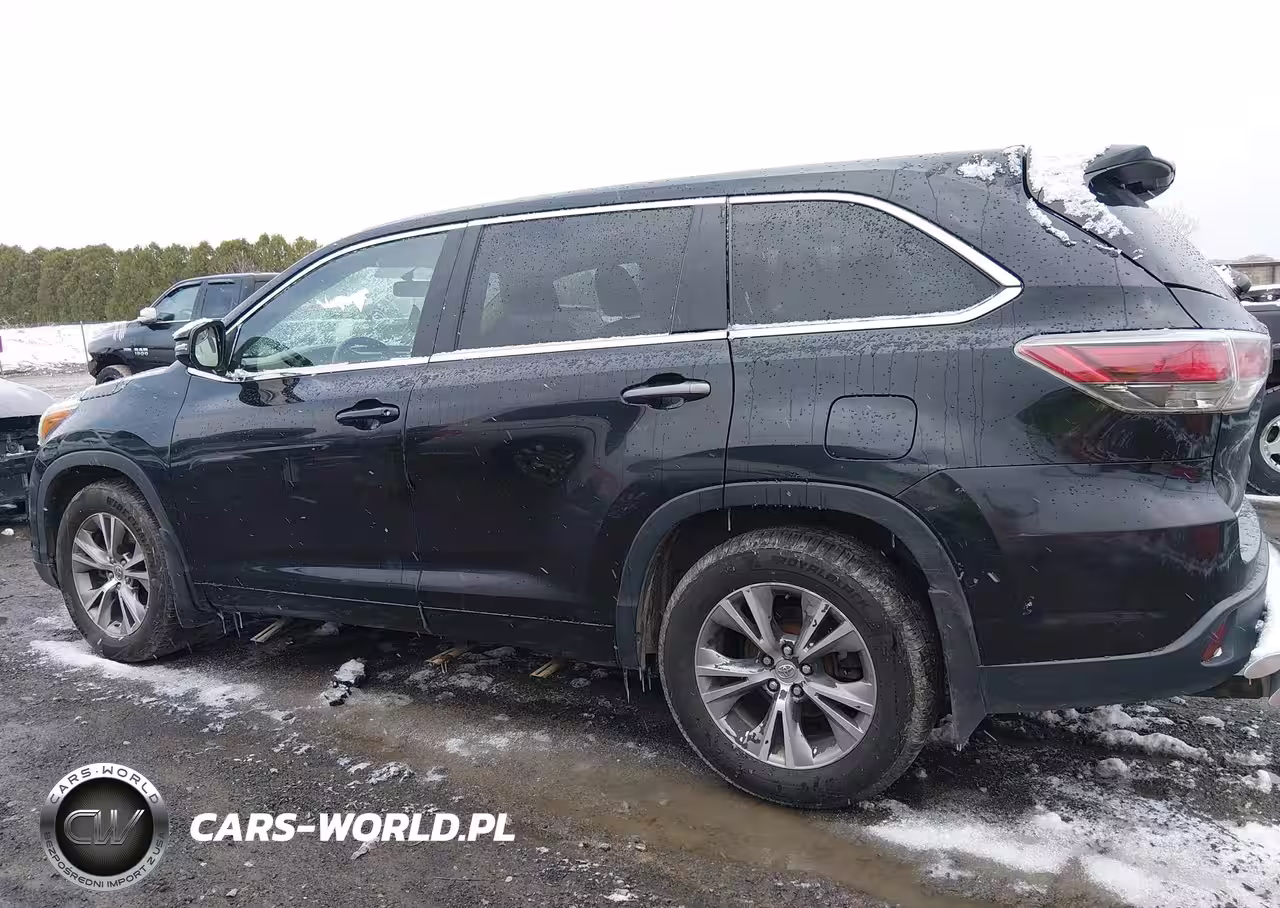2015 Toyota Highlander Le Plus V6 VIN:5TDBKRFH3FS131286 - 14