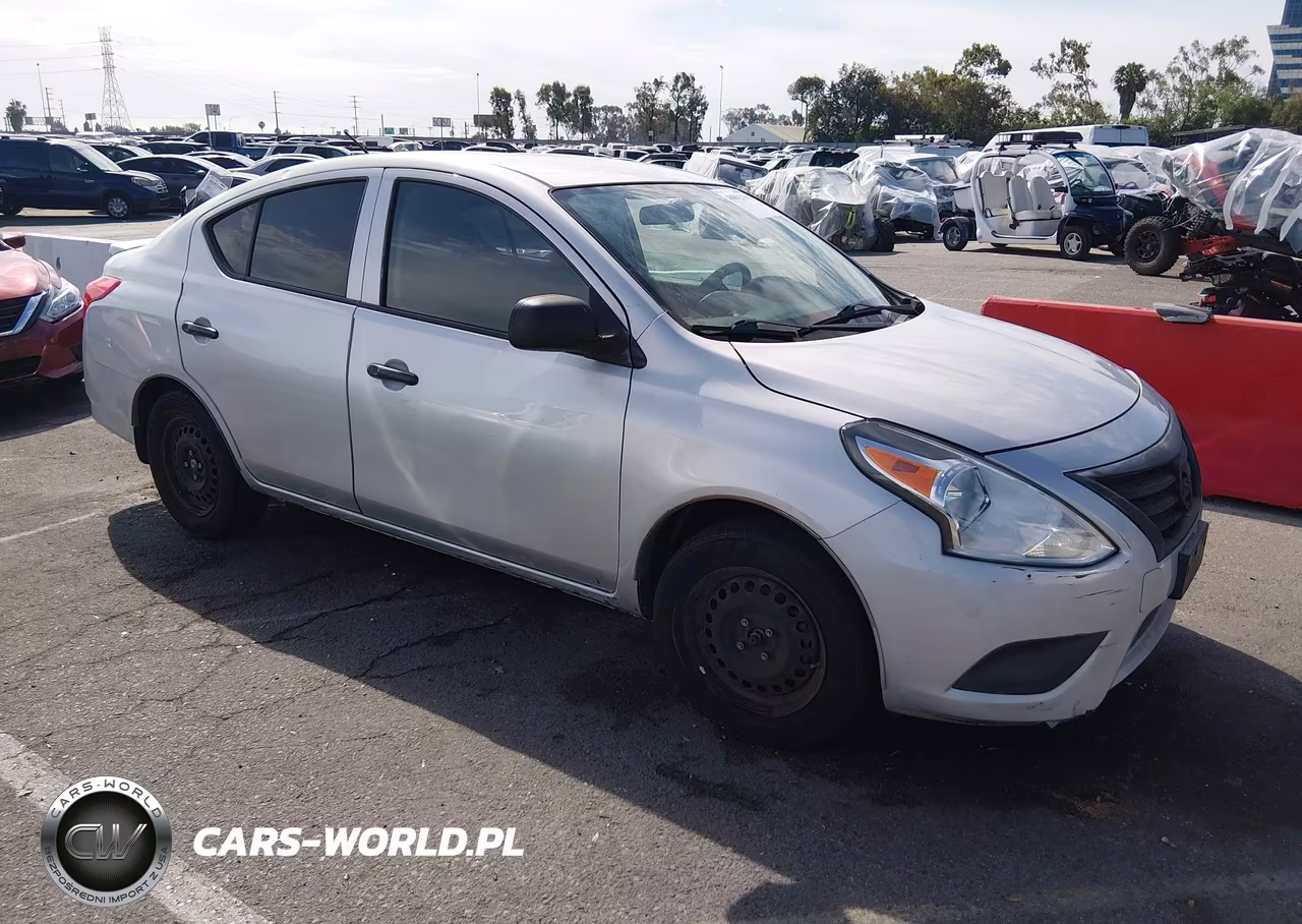 2015 Nissan Versa 1.6 S+ – zdjęcie 1 z 11