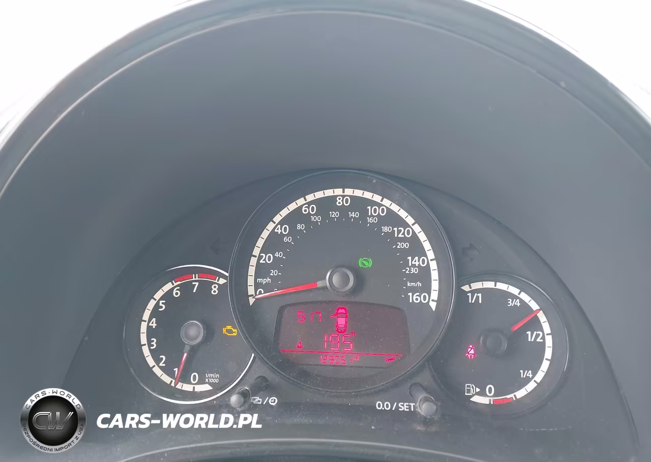 2014 Volkswagen Beetle 2.5L Entry VIN:3VWFP7AT0EM621733 - 7
