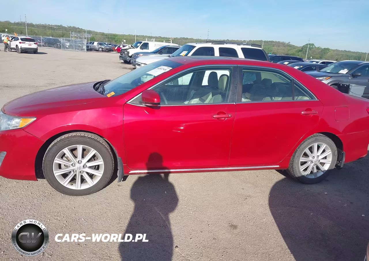 2014 Toyota Camry Xle VIN:4T1BF1FK5EU744761 - 14