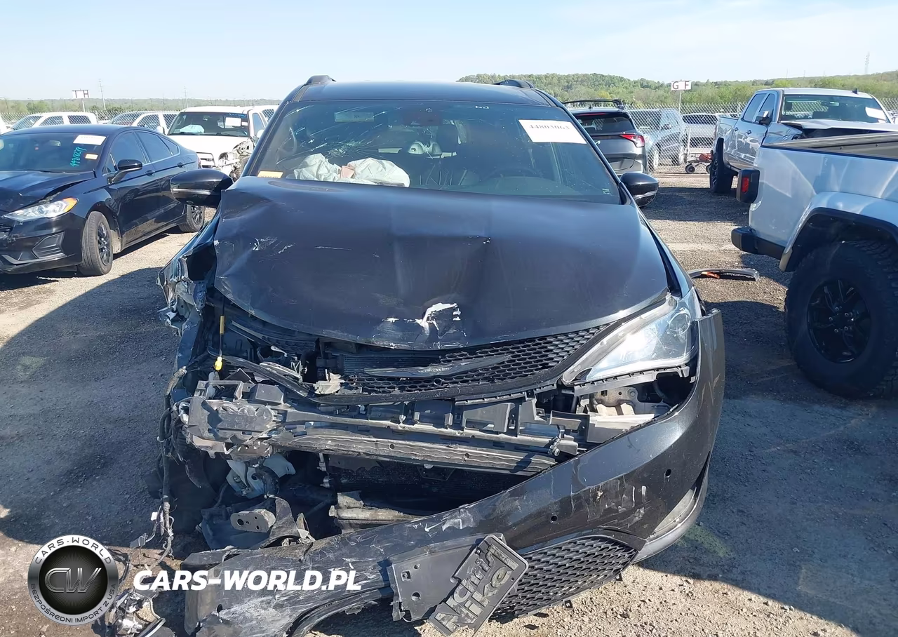 2019 Chrysler Pacifica Limited VIN:2C4RC1GG6KR500115 - 12