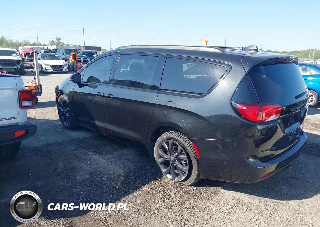 2019 Chrysler Pacifica Limited VIN:2C4RC1GG6KR500115 - 3
