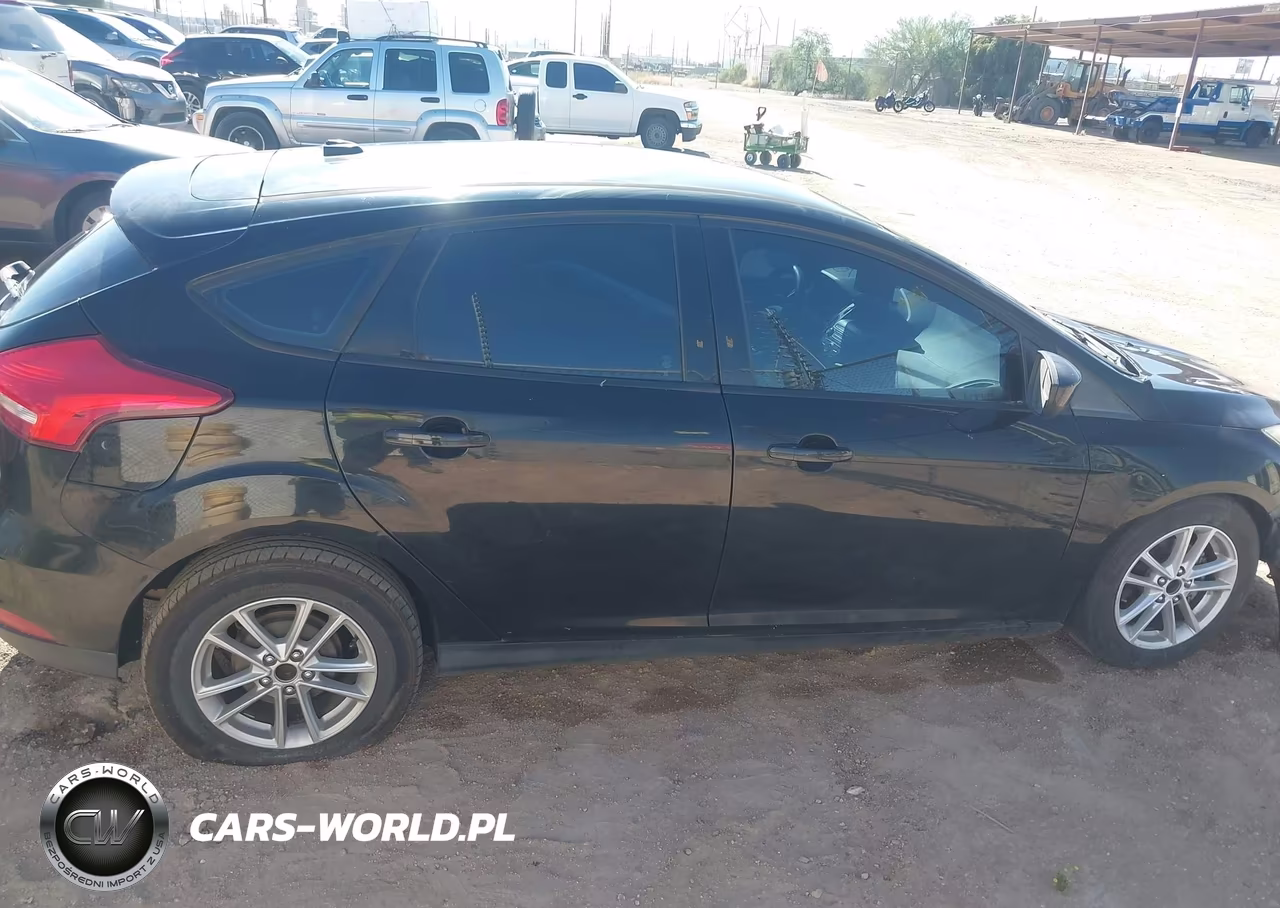2018 Ford Focus Se VIN:1FADP3K24JL331361 - 13