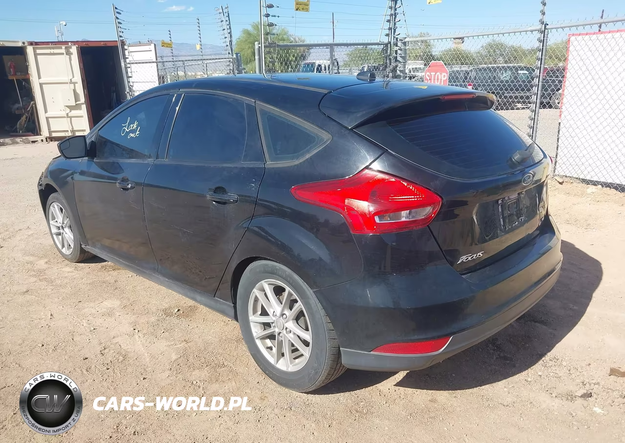 2018 Ford Focus Se VIN:1FADP3K24JL331361 - 3