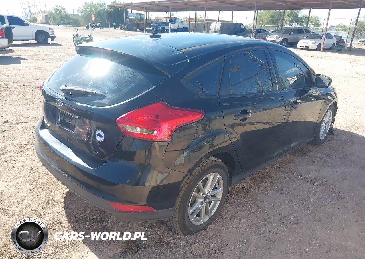 2018 Ford Focus Se VIN:1FADP3K24JL331361 - 4