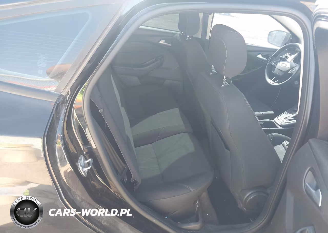 2018 Ford Focus Se VIN:1FADP3K24JL331361 - 8