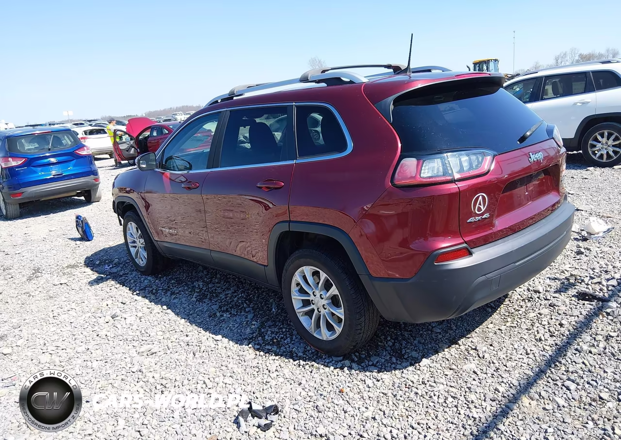 2019 Jeep Cherokee Latitude 4X4 VIN:1C4PJMCB6KD311394 - 3