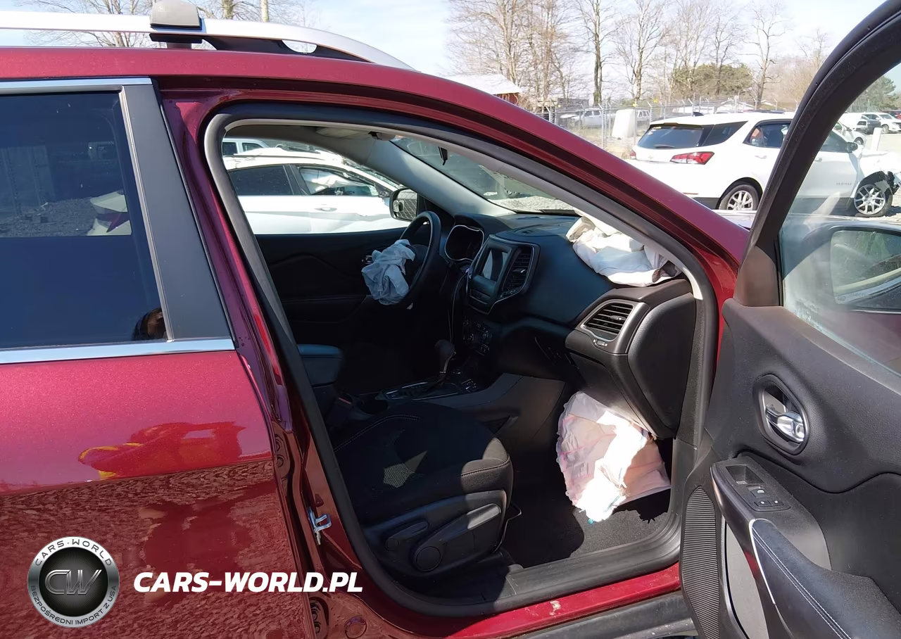 2019 Jeep Cherokee Latitude 4X4 VIN:1C4PJMCB6KD311394 - 5