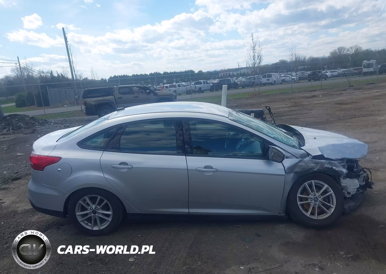 2018 Ford Focus Se VIN:1FADP3F25JL275960 - 14