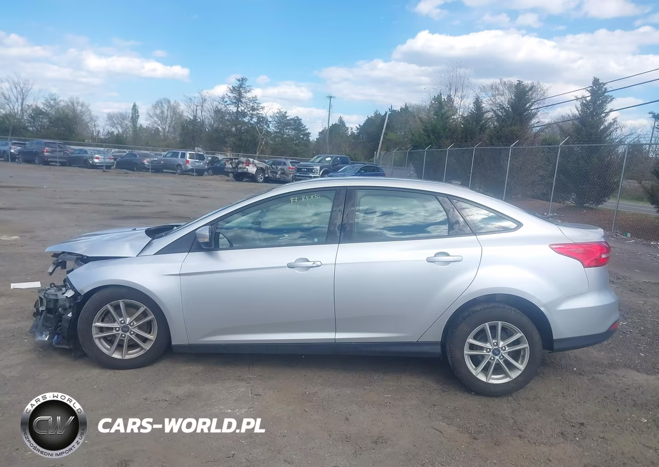 2018 Ford Focus Se VIN:1FADP3F25JL275960 - 15