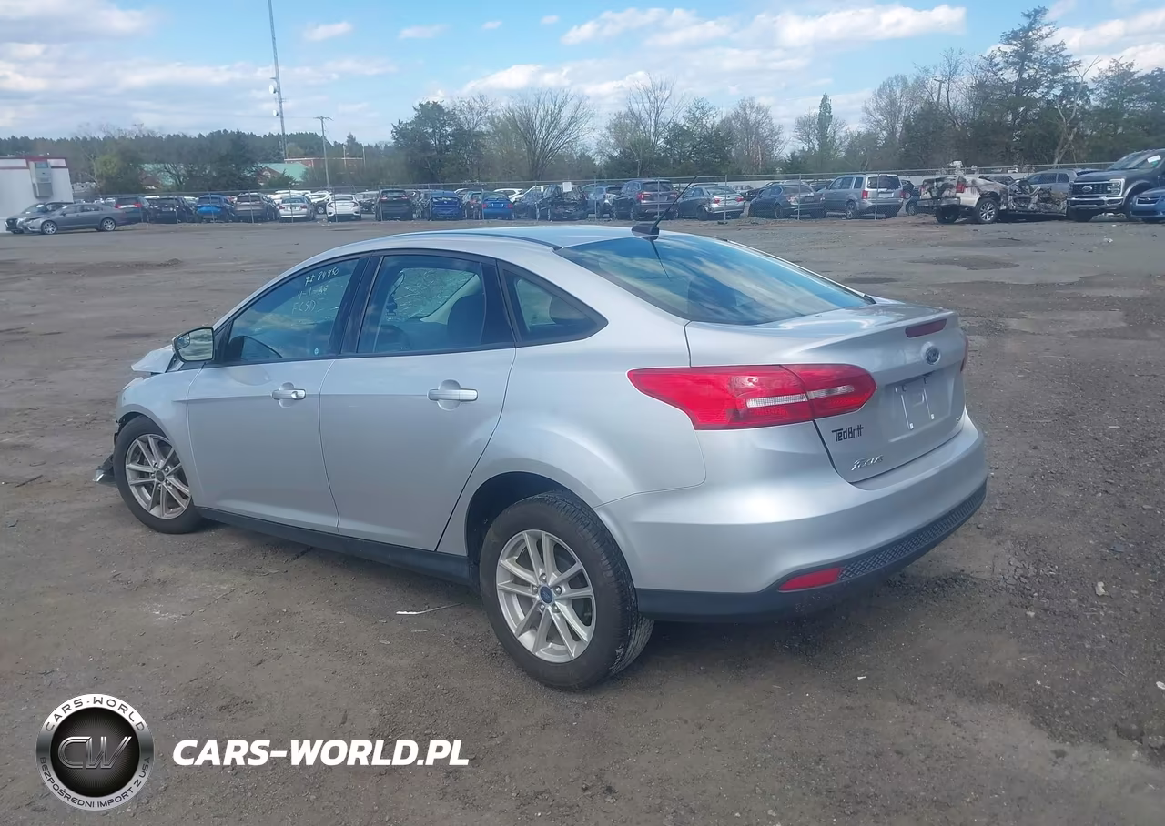 2018 Ford Focus Se VIN:1FADP3F25JL275960 - 3