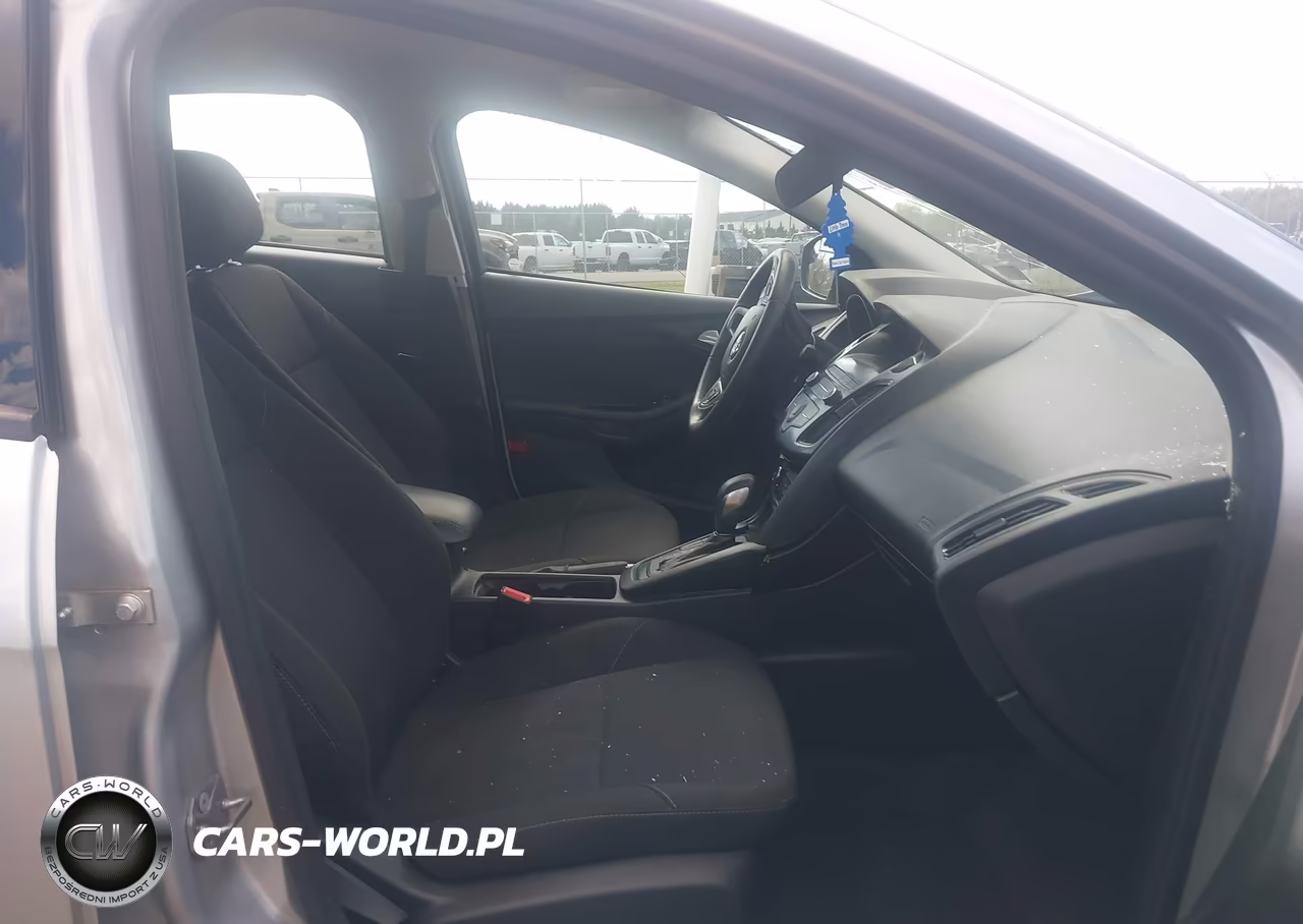 2018 Ford Focus Se VIN:1FADP3F25JL275960 - 5