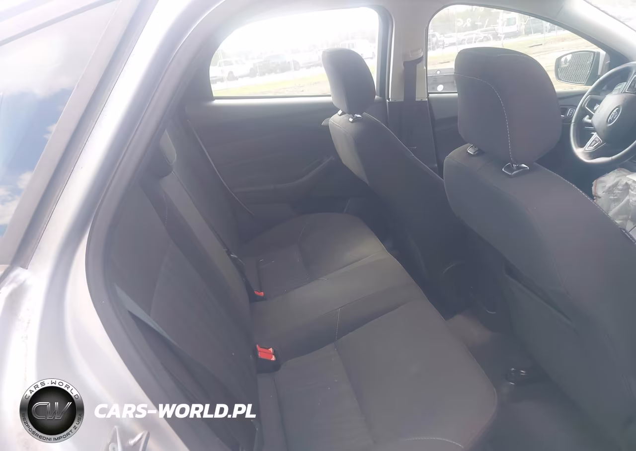 2018 Ford Focus Se VIN:1FADP3F25JL275960 - 8