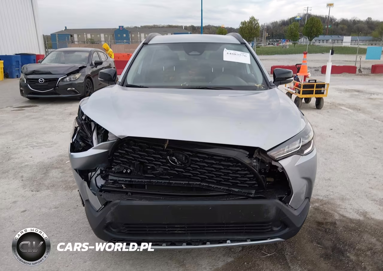 2025 Toyota Corolla Cross Le VIN:7MUCAABG4SV133067 - 12