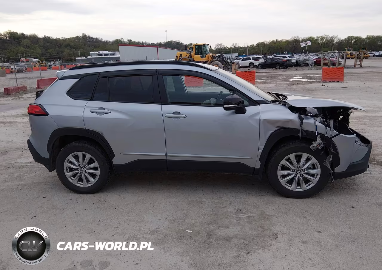 2025 Toyota Corolla Cross Le VIN:7MUCAABG4SV133067 - 13