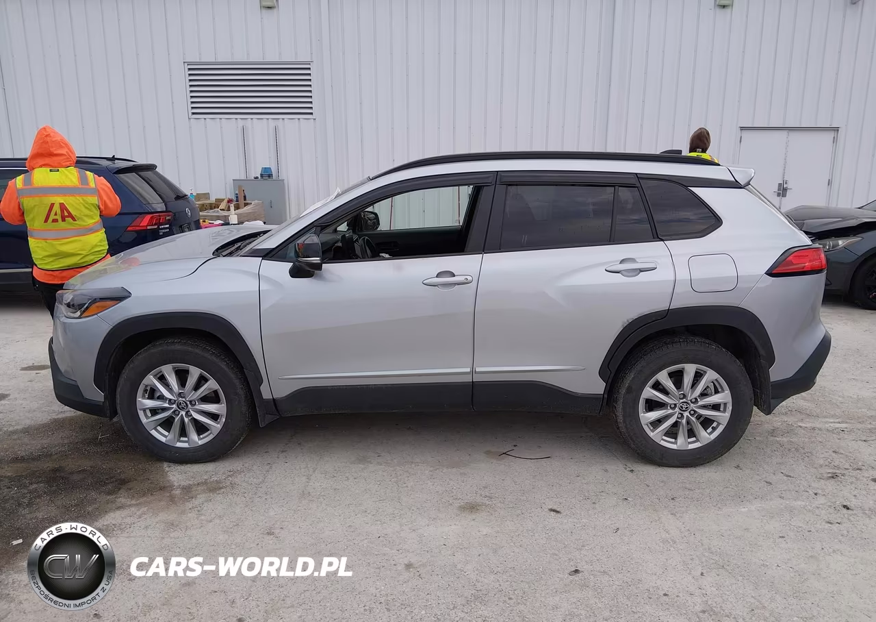 2025 Toyota Corolla Cross Le VIN:7MUCAABG4SV133067 - 14